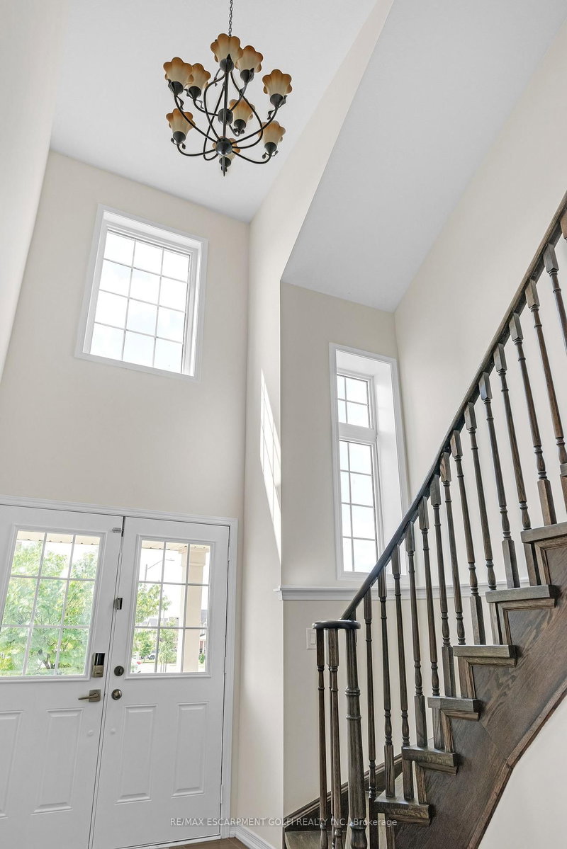 8561 DOGWOOD Cres, Niagara Falls, L2H 0K7 | Image 3