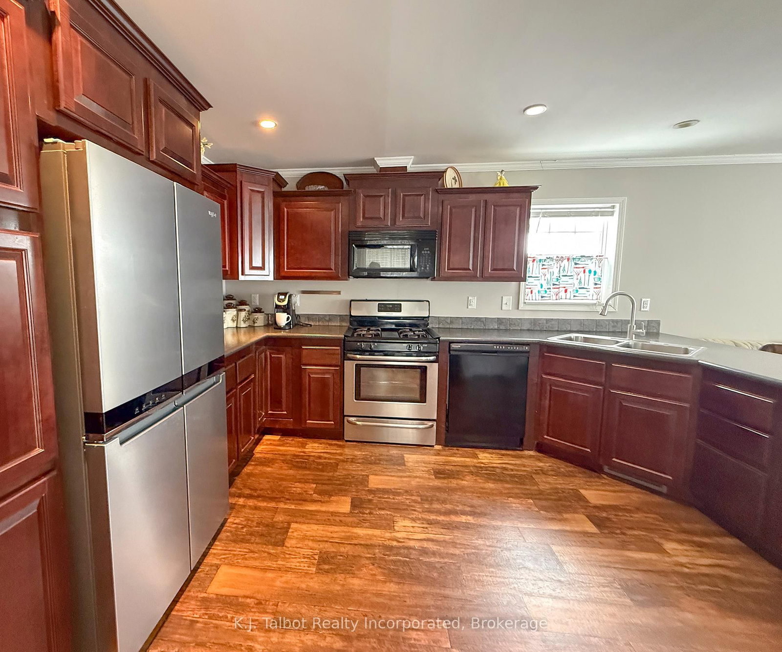 13 Sutton Drive • Ashfield-Colborne-Wawanosh, ON photo 5