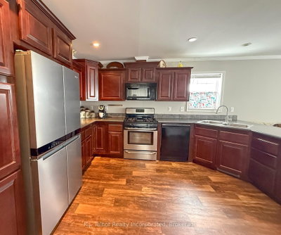 13 Sutton Drive • Ashfield-Colborne-Wawanosh, ON photo 5