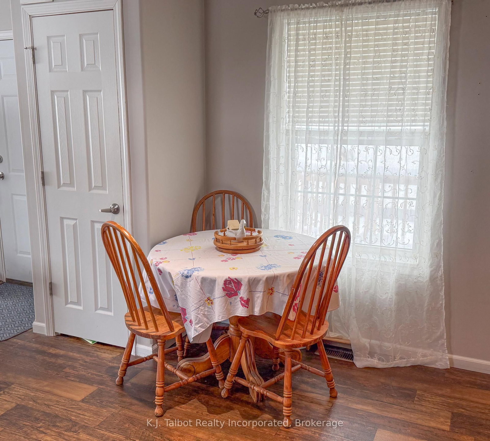 13 Sutton Drive • Ashfield-Colborne-Wawanosh, ON photo 6