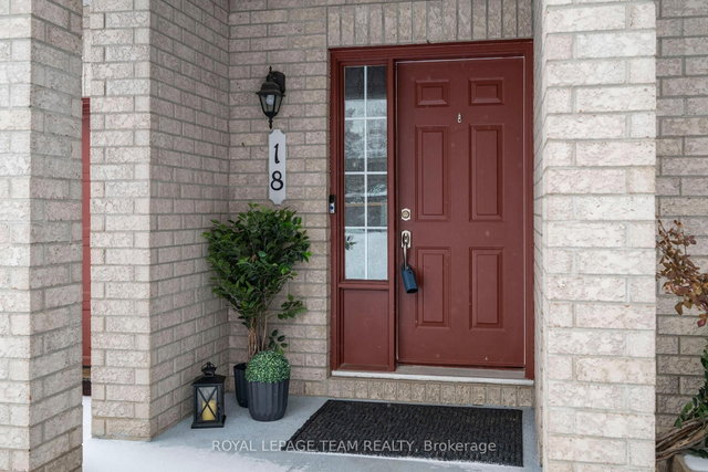 18 Oakham Ridge N