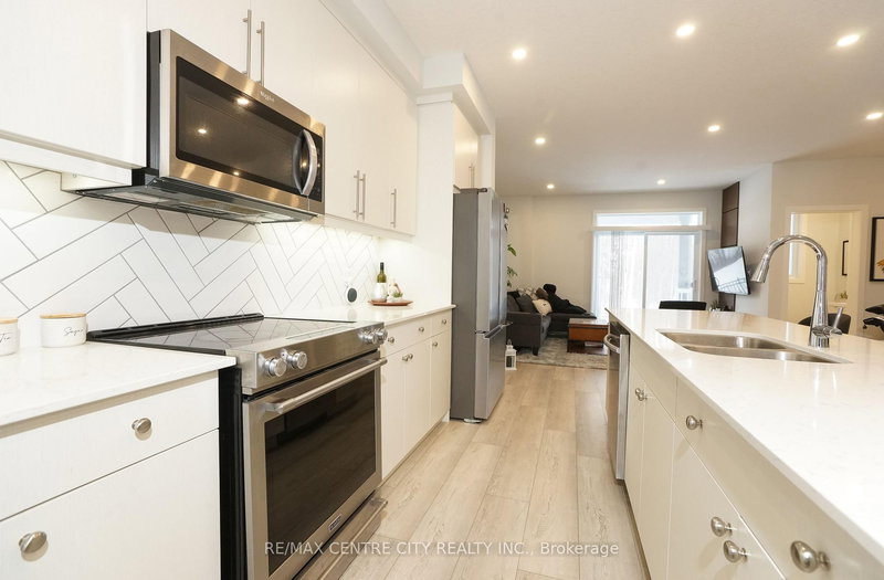 6 - 925 Deveron Cres, London South, N5Z 5A4 | Image 3