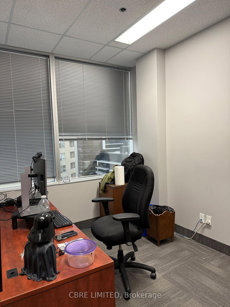 130 DUFFERIN Ave photo 5