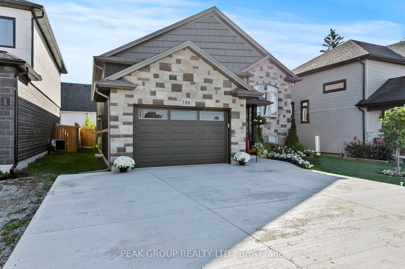 398 AQUEDUCT St, Welland, L3C 0H3 | Image 2