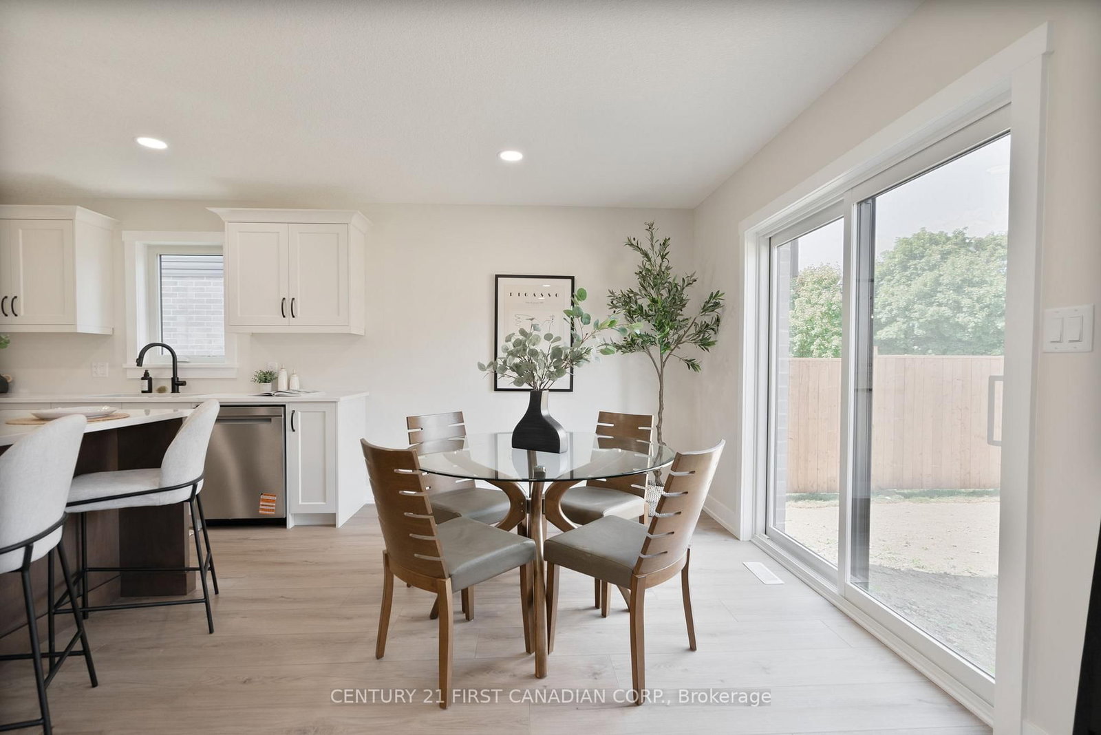 5 Doerr Court • North Middlesex, ON photo 11