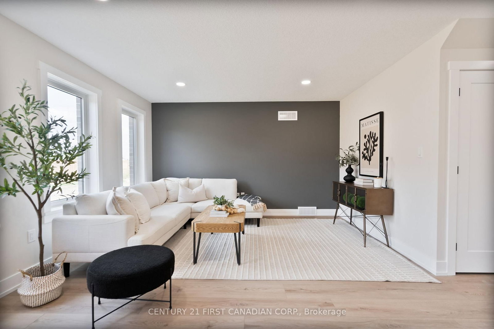 5 Doerr Court • North Middlesex, ON photo 12