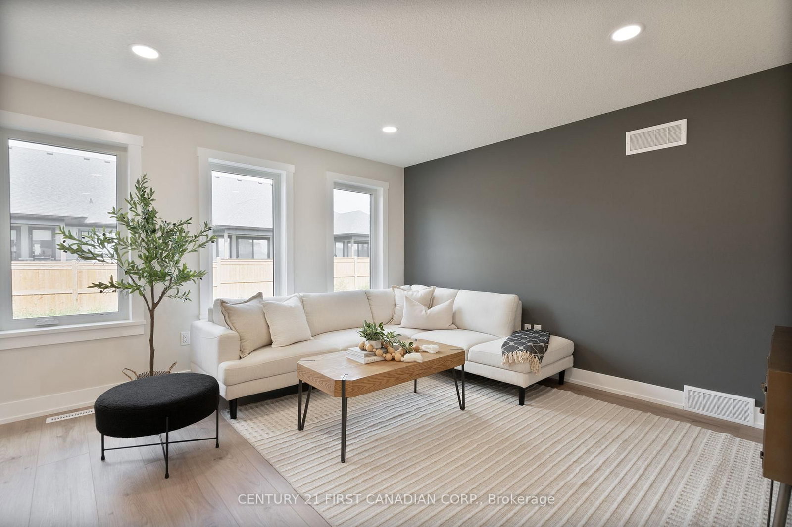 5 Doerr Court • North Middlesex, ON photo 13
