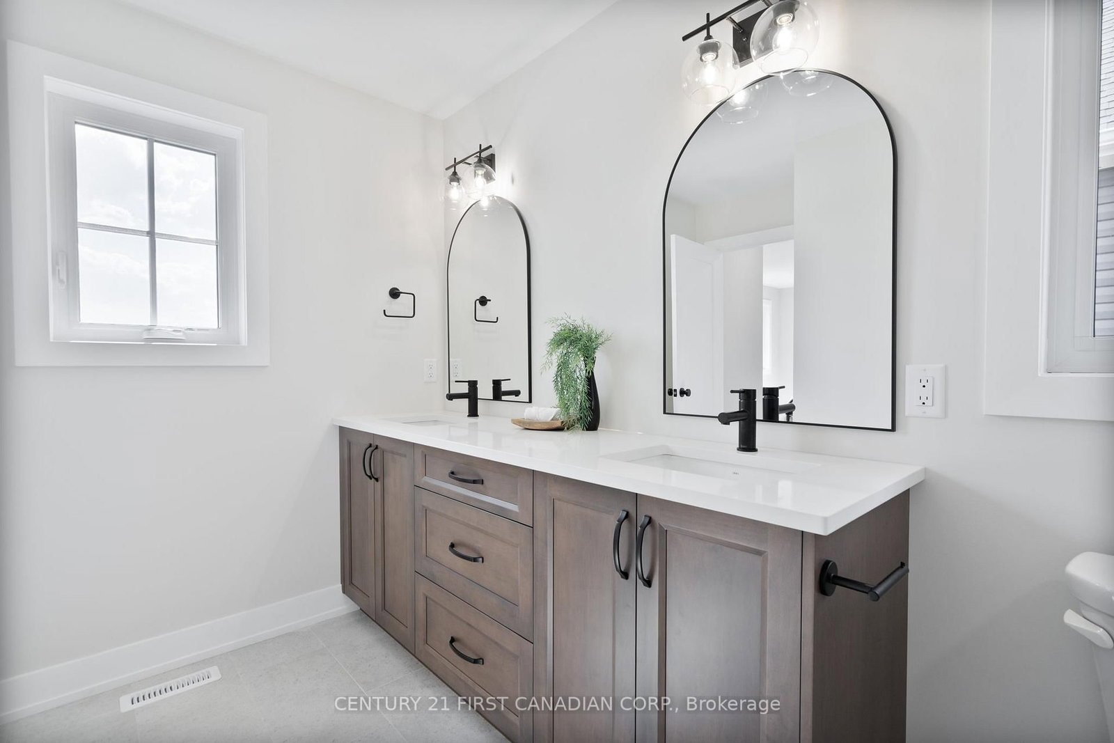 5 Doerr Court • North Middlesex, ON photo 19