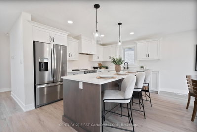 5 Doerr Court • North Middlesex, ON photo 8