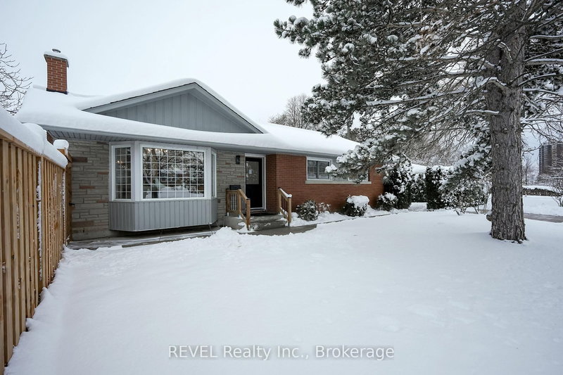26 Cullen Dr, St. Catharines, L2T 3H1 | Image 2