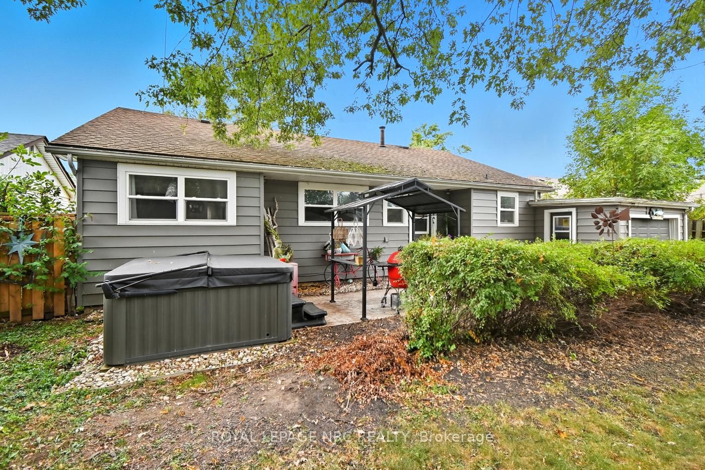 Detached House for sale at 464 Gorham Road, Fort Erie, Ontario, L0S 1N0 - Ridgeway - MLS: X12714042