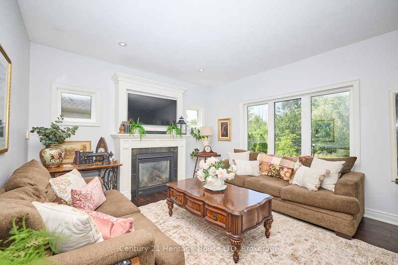 710 Brian St, Fort Erie, L2A 6W2 | Image 3