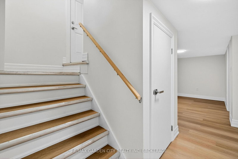 LOWER - 104 Carrick Ave, Hamilton, L8M 2W6 | Image 3