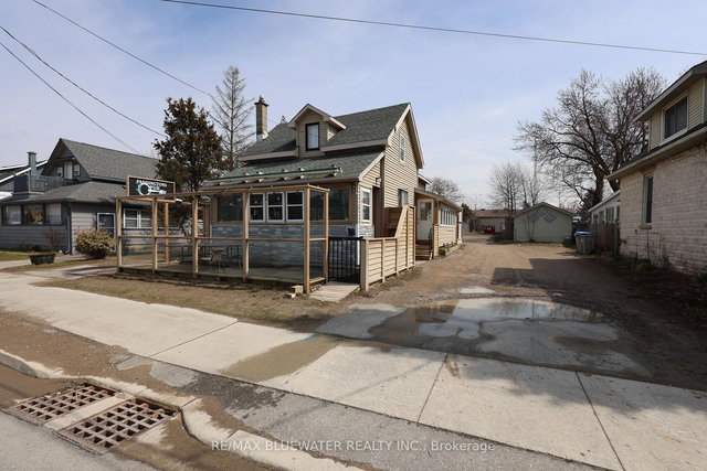 16-18 Ontario Street N