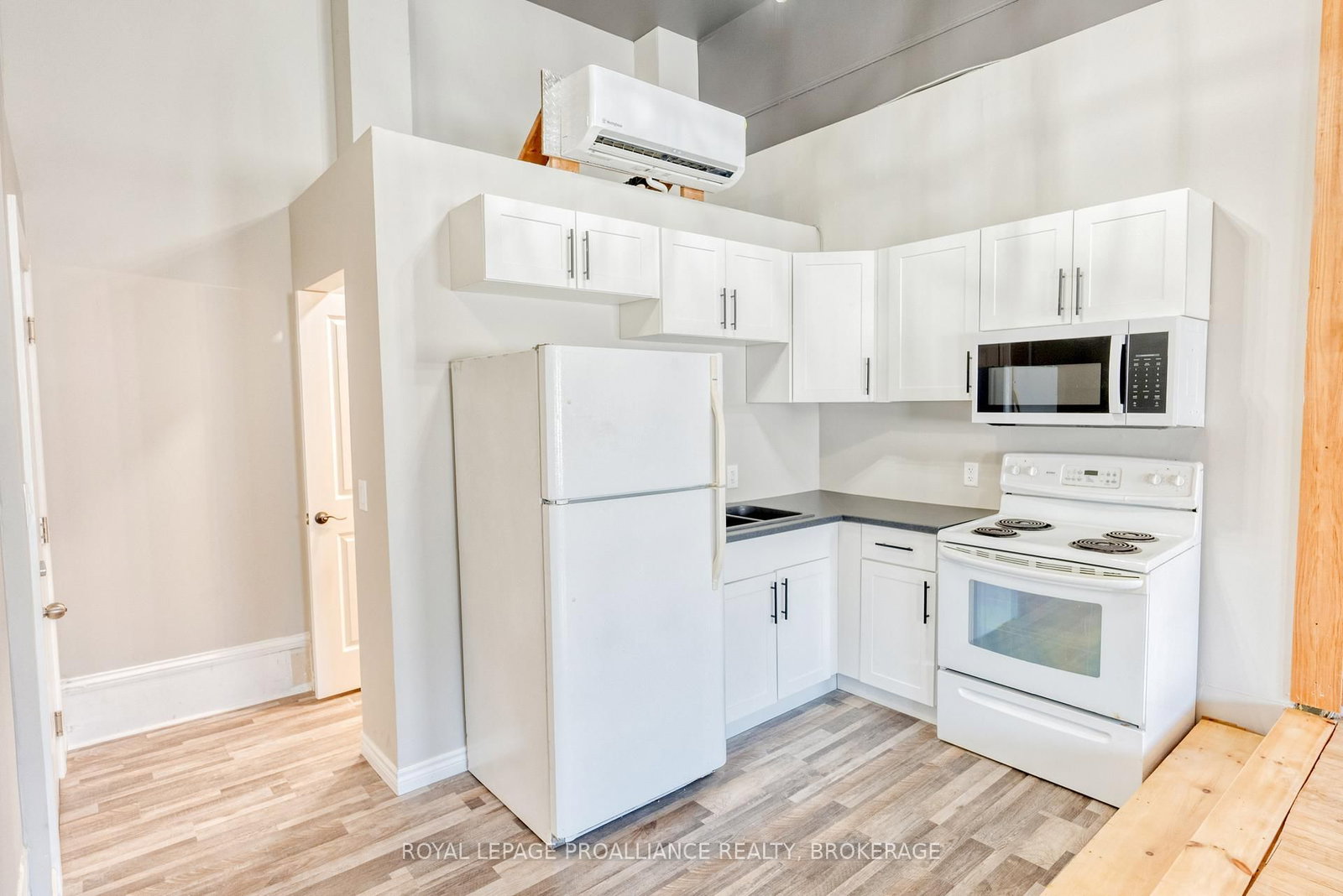 48 Dundas Street E - Photo 5