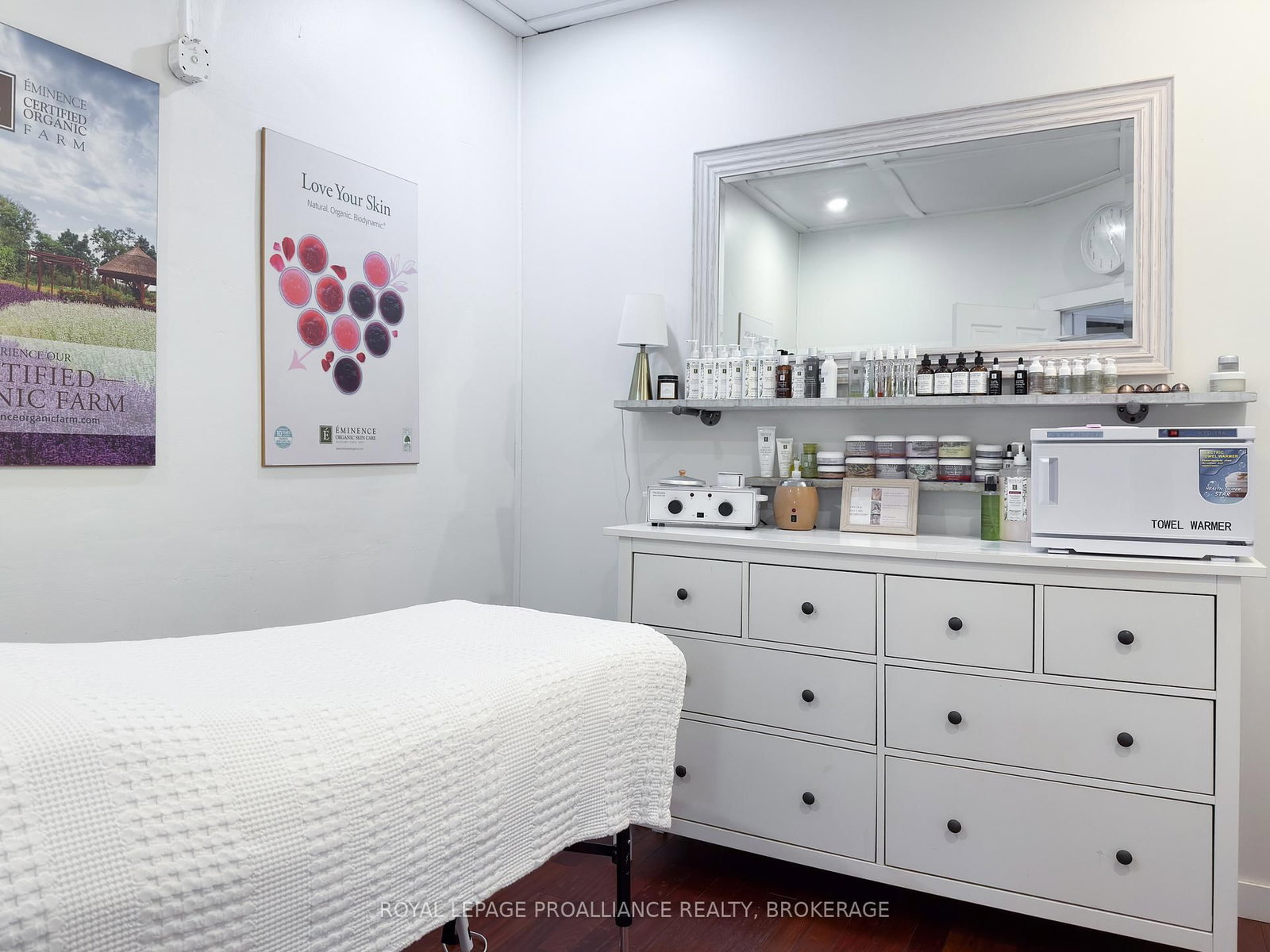 48 Dundas Street E - Photo 23