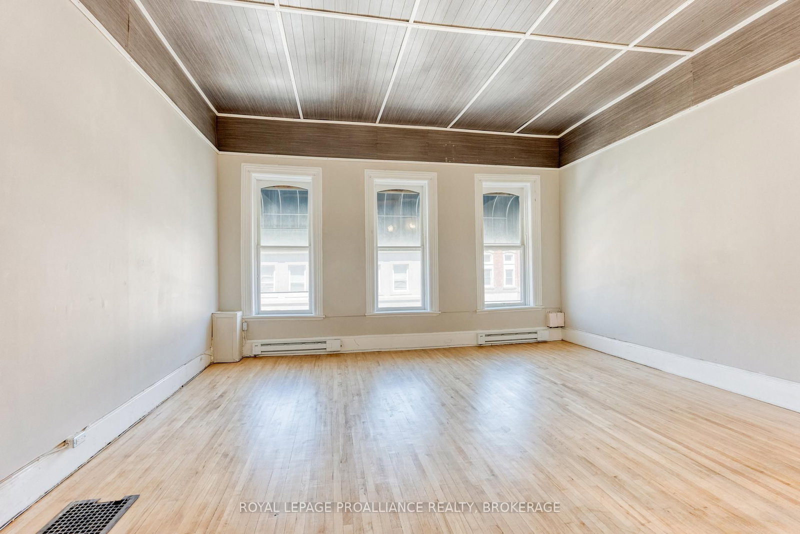 48 Dundas Street E - Photo 3