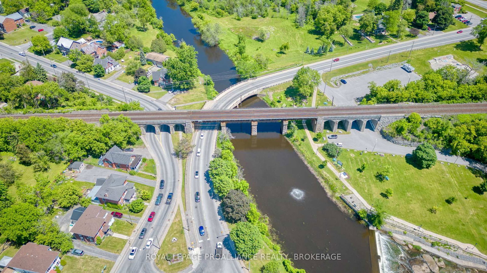 48 Dundas Street E - Photo 30