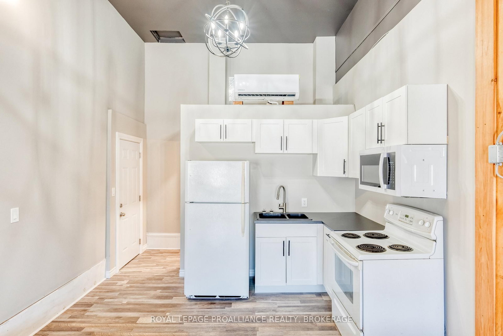 48 Dundas Street E - Photo 6