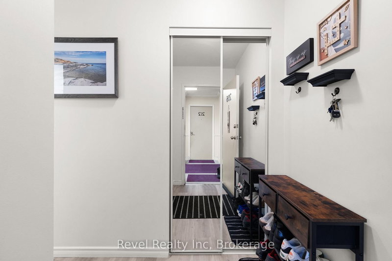 206 - 1 Georgian Bay Ave, Parry Sound, P2A 3B1 | Image 2