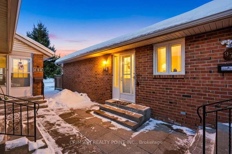 home for lease on 98-122 Bunting Road