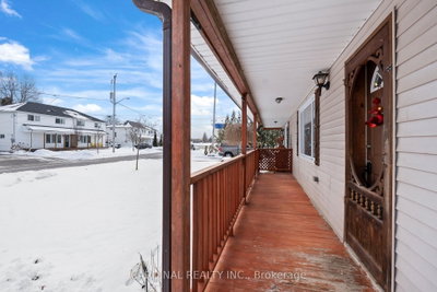 399 Alexandria Drive — photo 6