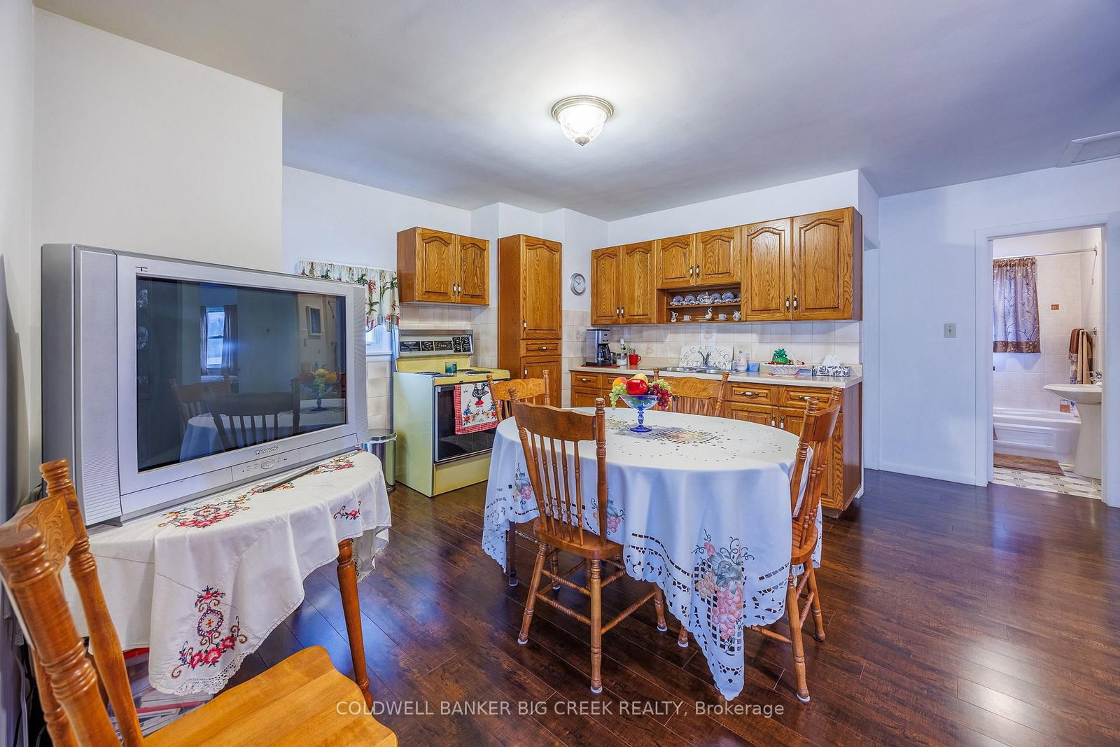 Listing Image 5