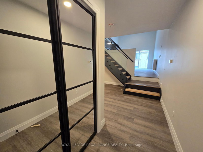 206 - 241 Front St, Belleville, K8N 2Z6 | Image 2