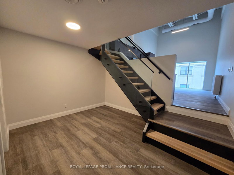 206 - 241 Front St, Belleville, K8N 2Z6 | Image 3