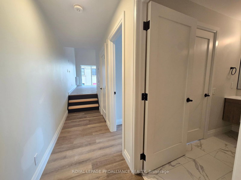 207 - 241 Front St, Belleville, K8N 2Z6 | Image 2