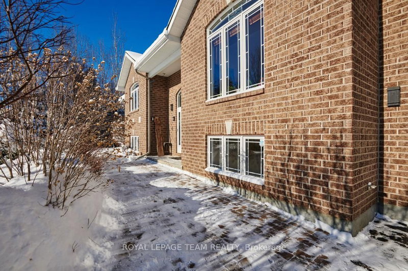 6637 Stanmore St, Greely, K4P 1G7 | Image 2