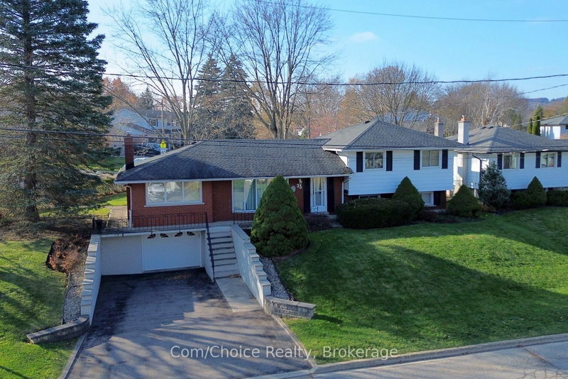 23 Lynndale Dr, Hamilton, L9H 3L4 | Image 2