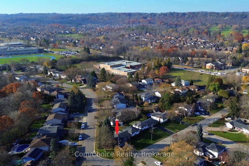 23 Lynndale Dr, Hamilton, L9H 3L4 | Image 3