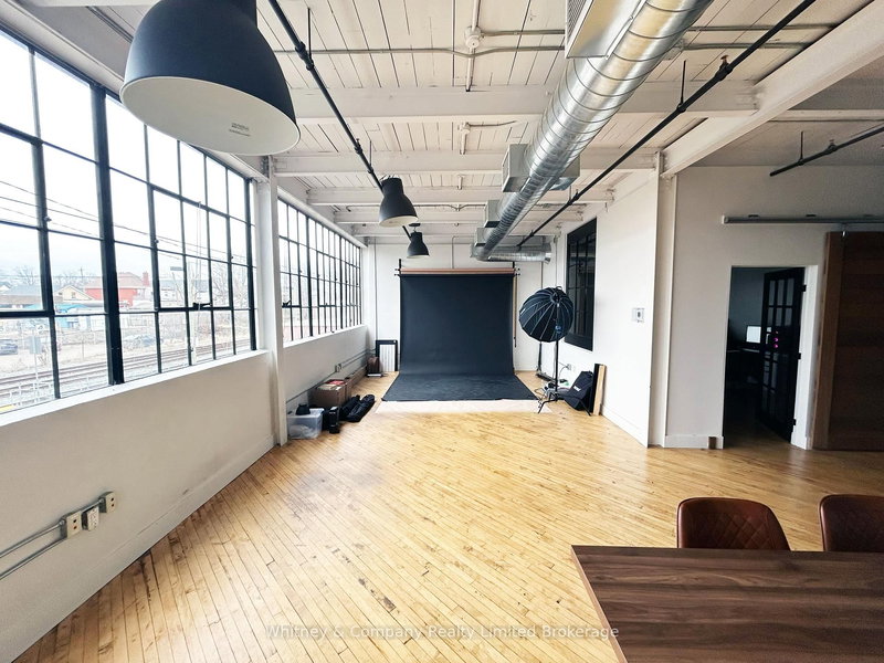 202 - 100 Ahrens St, Kitchener, N2H 4C3 | Image 2