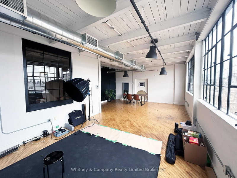 202 - 100 Ahrens St, Kitchener, N2H 4C3 | Image 3