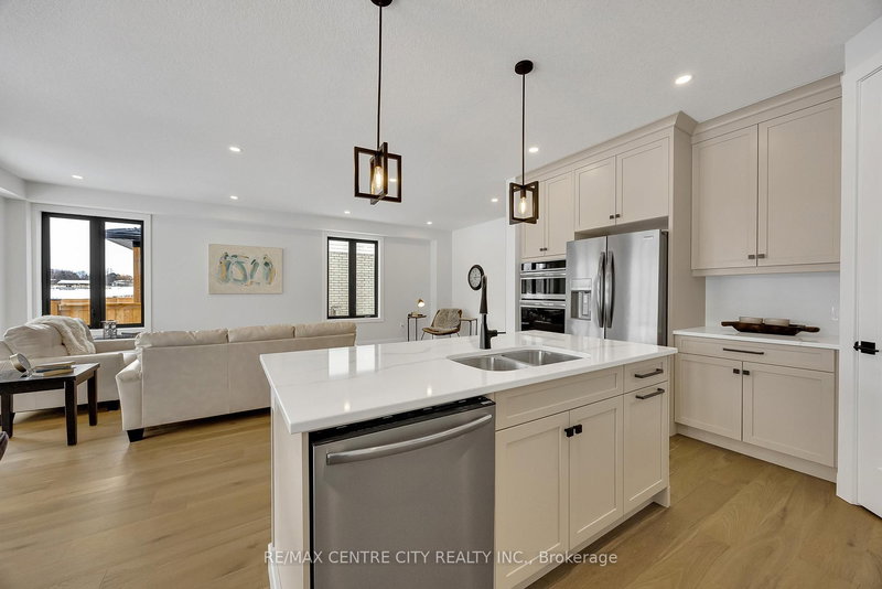 199 FOXBOROUGH Pl, Thames Centre, N0M 2P0 | Image 3