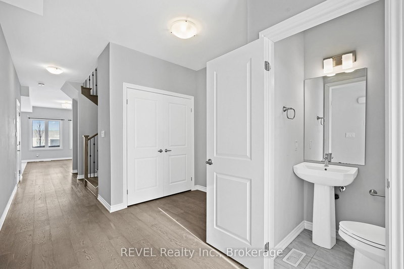 87 Renfrew Tr, Welland, L3C 0K2 | Image 3