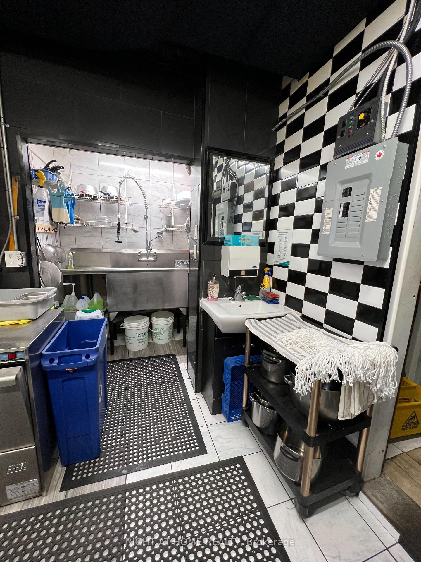 543 Speedvale Avenue E - Photo 10