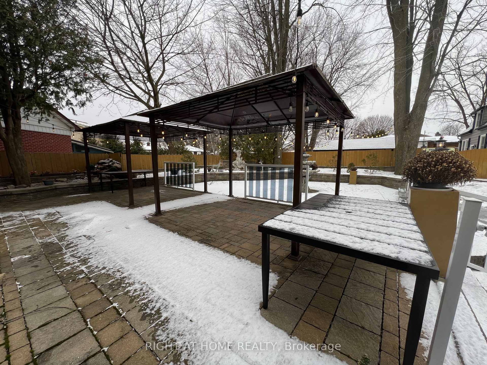 543 Speedvale Avenue E - Photo 2