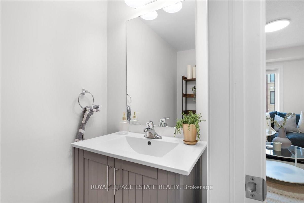 Townhouse for sale at 39 Radison Lane, Hamilton, Ontario, L8H 0B5 - McQuesten - MLS: X12720044