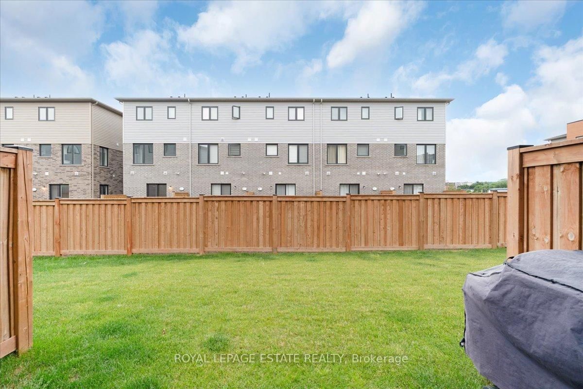 Townhouse for sale at 39 Radison Lane, Hamilton, Ontario, L8H 0B5 - McQuesten - MLS: X12720044