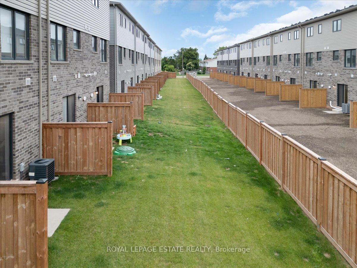 Townhouse for sale at 39 Radison Lane, Hamilton, Ontario, L8H 0B5 - McQuesten - MLS: X12720044