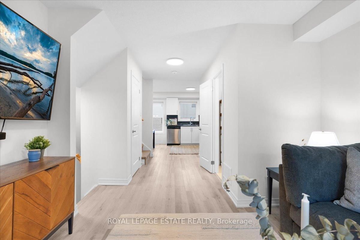 Townhouse for sale at 39 Radison Lane, Hamilton, Ontario, L8H 0B5 - McQuesten - MLS: X12720044