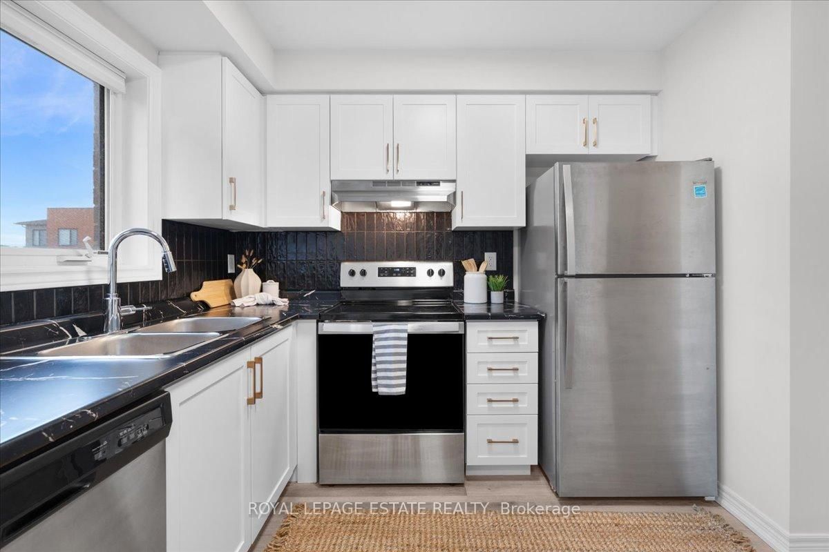 Townhouse for sale at 39 Radison Lane, Hamilton, Ontario, L8H 0B5 - McQuesten - MLS: X12720044