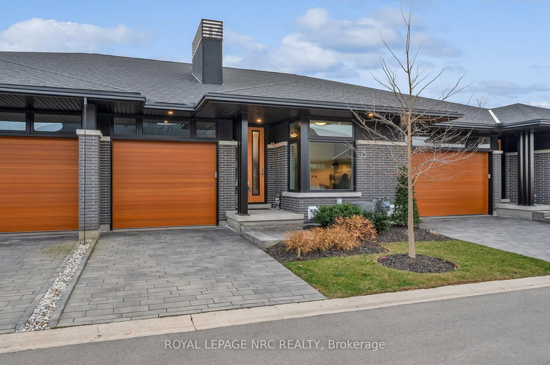 15 Taliesin Tr, Welland, L3C 0H5 | Image 2