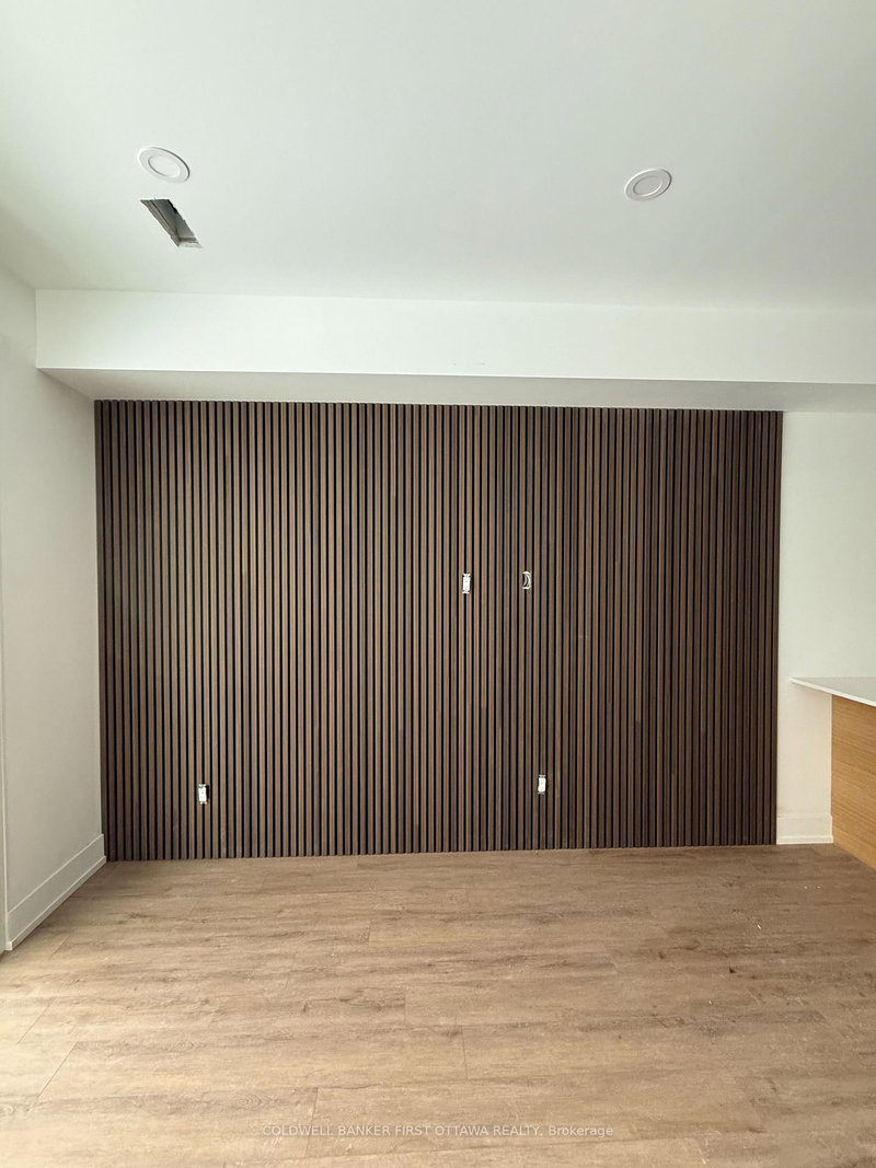 B - 886 BYRON Ave, Ottawa, K2A 0A1 | Image 2