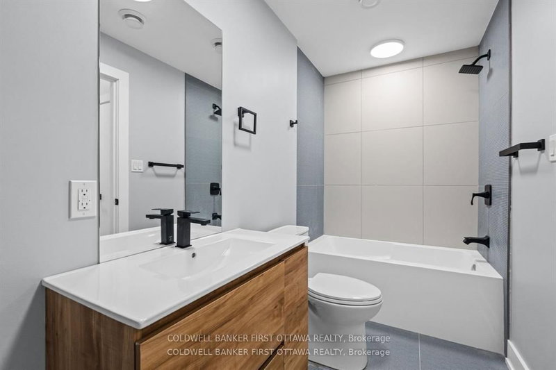 B - 886 BYRON Ave, Ottawa, K2A 0A1 | Image 3