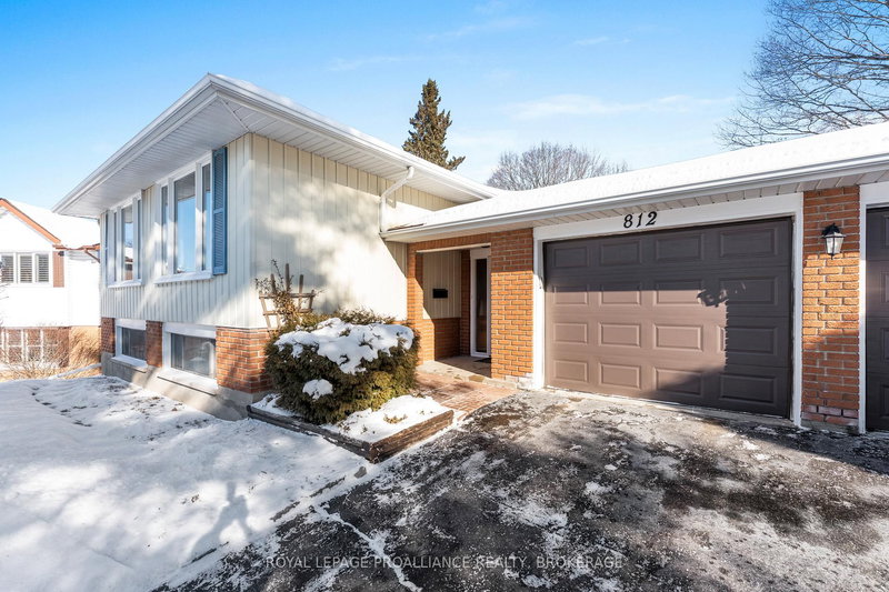 812 Hillside Dr, Kingston, K7M 5Y8 | Image 2
