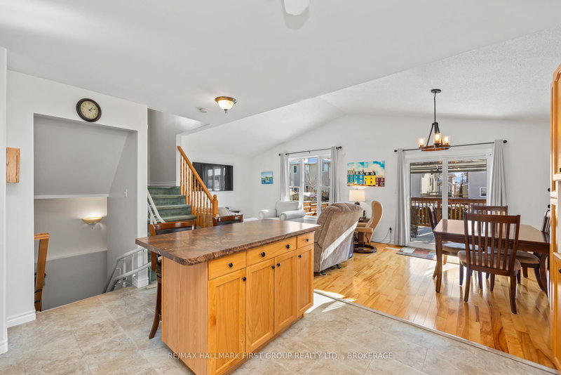 979 Rainbow Cres, Kingston, K7K 7J3 | Image 3