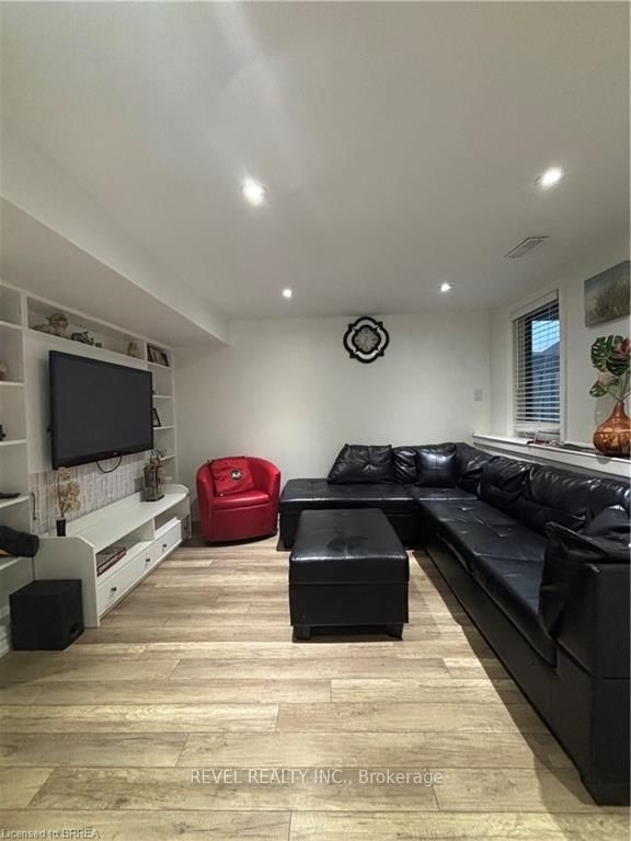 Detached House for sale at 252 Berry Street, Shelburne, Ontario, L9V 3E1 - Shelburne - MLS: X12720624